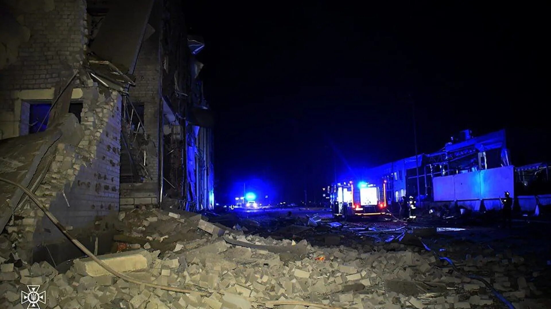 Разрушенный николаев. Ночной пожар. Взрыв ночью. Разрушенные дома в Украине.