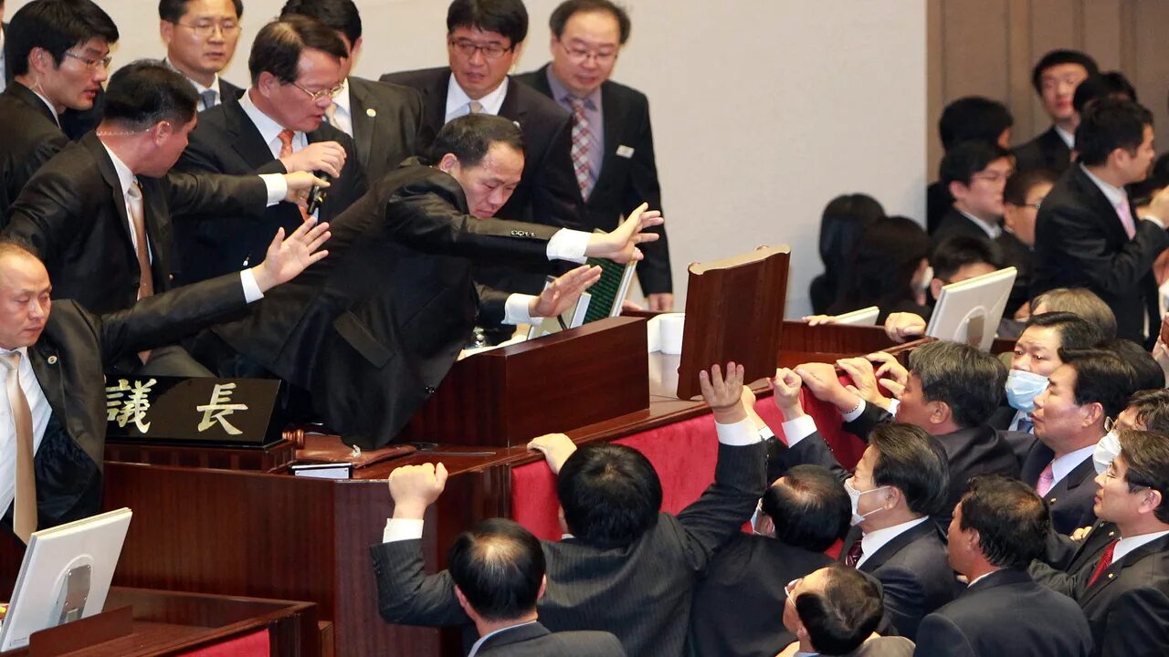 Президент южной кореи 2022. Gong yoo в молодости. Лим джу-хван дорамы. Yoon suk-yeol. Ан чхоль су.