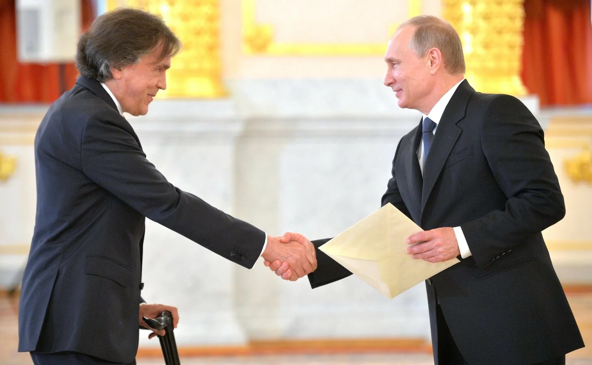 считается врученным