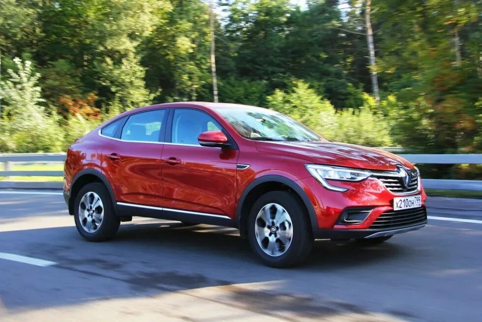 Автомобиль renault arkana. Рено аркана красная. Renault Arcana 2021. Renault Arkana Kia Sportage. Рено Логан аркана.