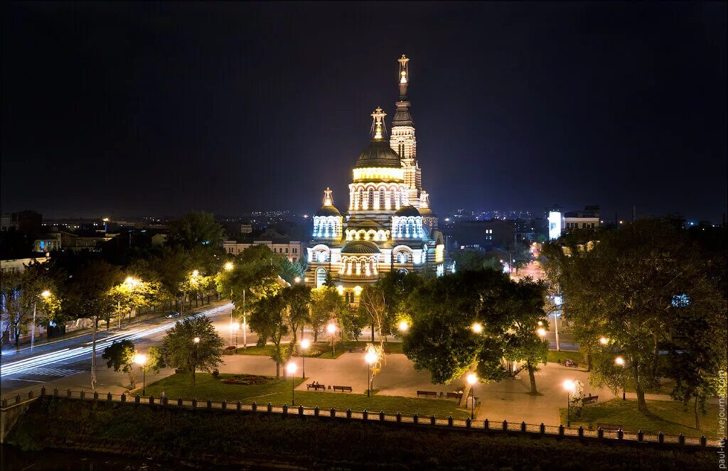 Сколько живет в харькове. Город Харьков Украина. Ночной Харьков. Харьков город России.