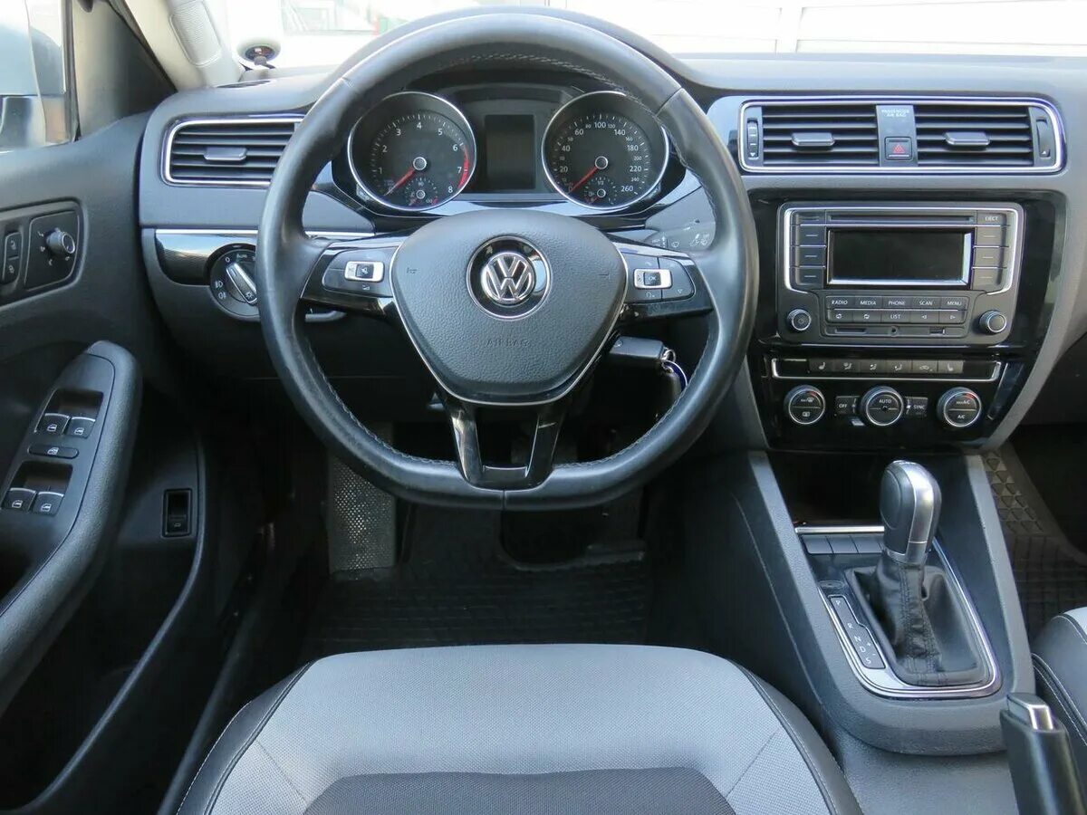 Volkswagen jetta салон. Фольксваген Джетта 6 салон. Volkswagen Jetta 6 Рестайлинг салон. Фольксваген Джетта 2013 салон. Volkswagen Jetta 2015 салон.
