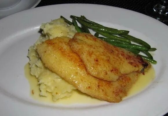 палтус рыба филе. атлантический палтус блюдо. филе судака запеченный в духовке. Pike perch fillet. филе дорадо с рататуем.