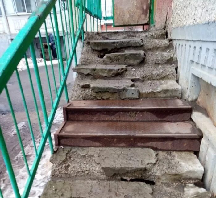 Паспортный саранск. Проспект 70 лет октября 95 Саранск паспортный стол. Опасная лестница в Коньково. Гастелло лестница отремонтирована.