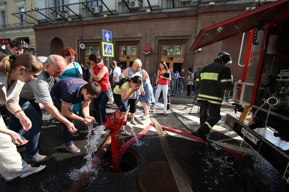 Нов 5 июля. Авария в метро Славянский бульвар. Катастрофа в Московском метрополитене 2014. Авария в метро Славянский бульвар парк Победы. Славянский бульвар парк Победы катастрофа.