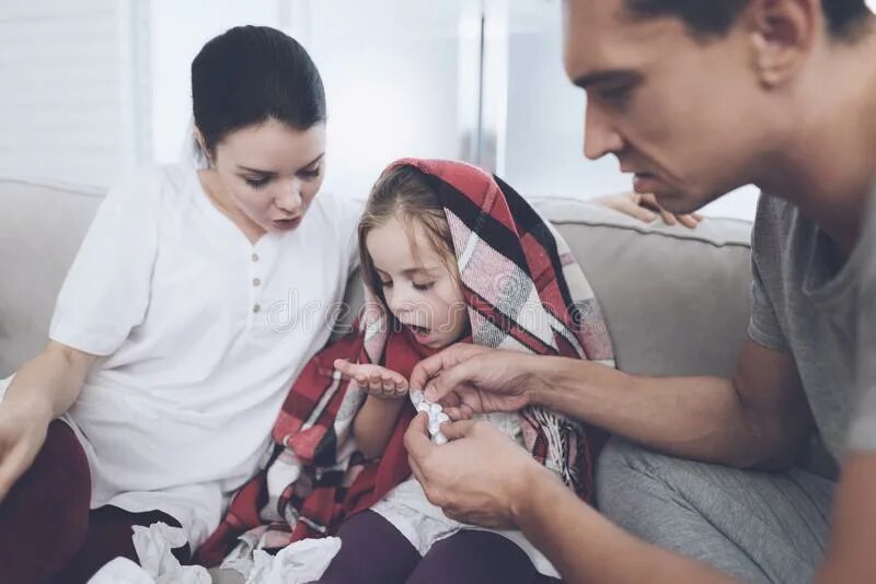 She gets her cold. Девочка дает отцу. Девочки отдались отцу. Дочка далась папе. Дочь отдалась отцу фото.