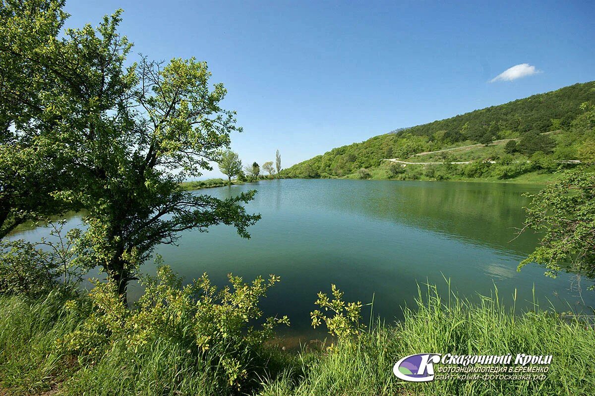 Краснокаменское озеро Крым. Краснокаменка Ялта озеро. Краснокаменка в Крыму озеро. Озера в Краснокаменке Гурзуф.