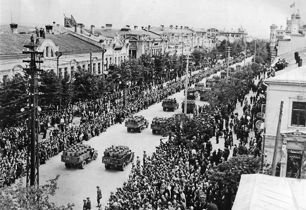 Парад советских войск в Кишиневе 3 июля 1940. Освобождение столицы Молдавии Кишинева. Освобождение Молдавии 1940. Освобождение Молдавии 1944 год. 1940 год румыния