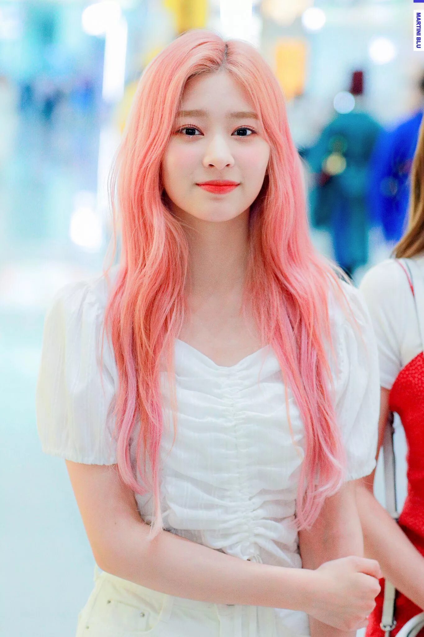 Юци в розовом. (g)i-dle yuqi. Юци g idle. G idle yuqi с розовыми волосами. G i-dle 2022.