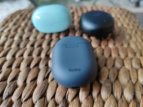 Redmi bad 4. Xiaomi Redmi Buds. Редми Будс 3. Redmi Buds 3. Buds 3 Pro коробка.