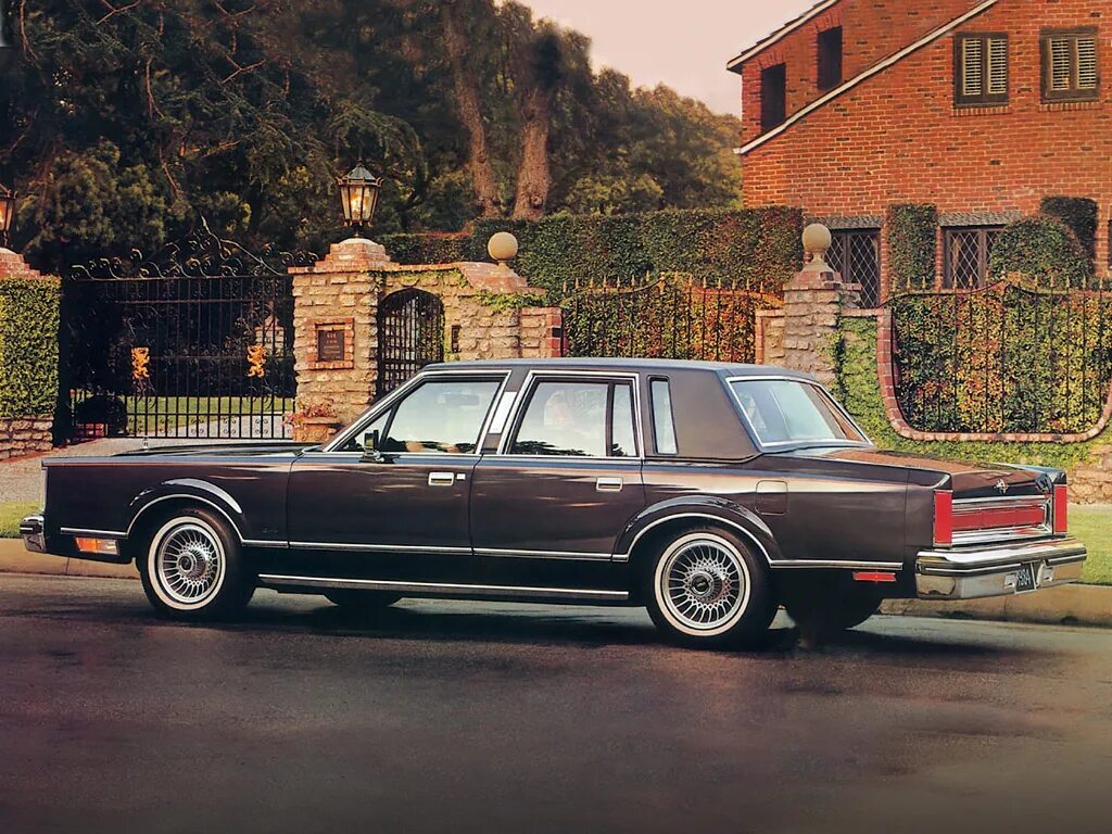 Линкольн кар 2. Lincoln Town car 1981. Lincoln Continental 1981. Lincoln Town car. Lincoln Continental Town car 1983.