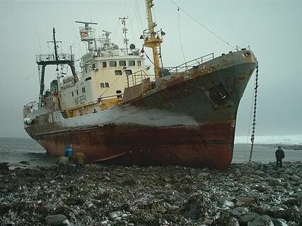 Траулер в пионерском