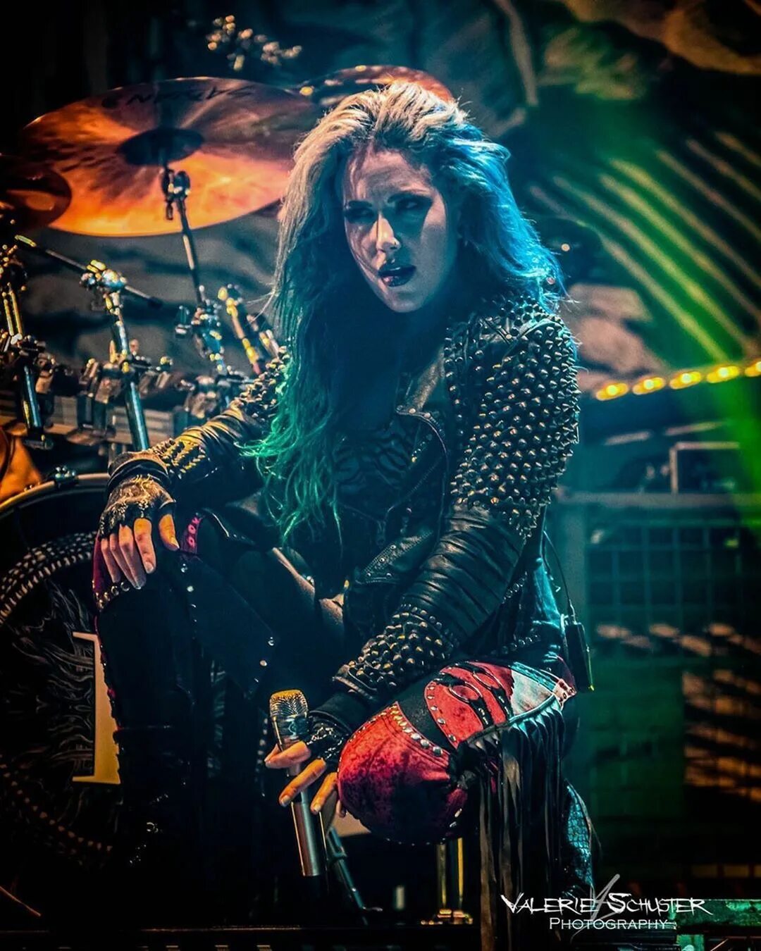 Powerwolf demons are girl s best. Арч энеми вокалистка 2017. Alissa White-Gluz. Alissa White-Gluz Powerwolf. Arch Enemy вокалистка.