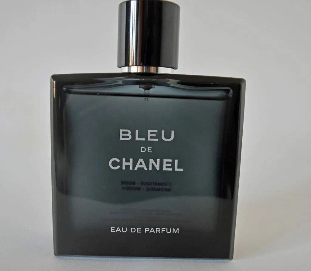 Pour homme летуаль. Chanel bleu de Chanel 10 мл. Chanel Black мужские духи. Парфюм мужской Chanel 2007. Blue de Chanel духи мужские l homme.