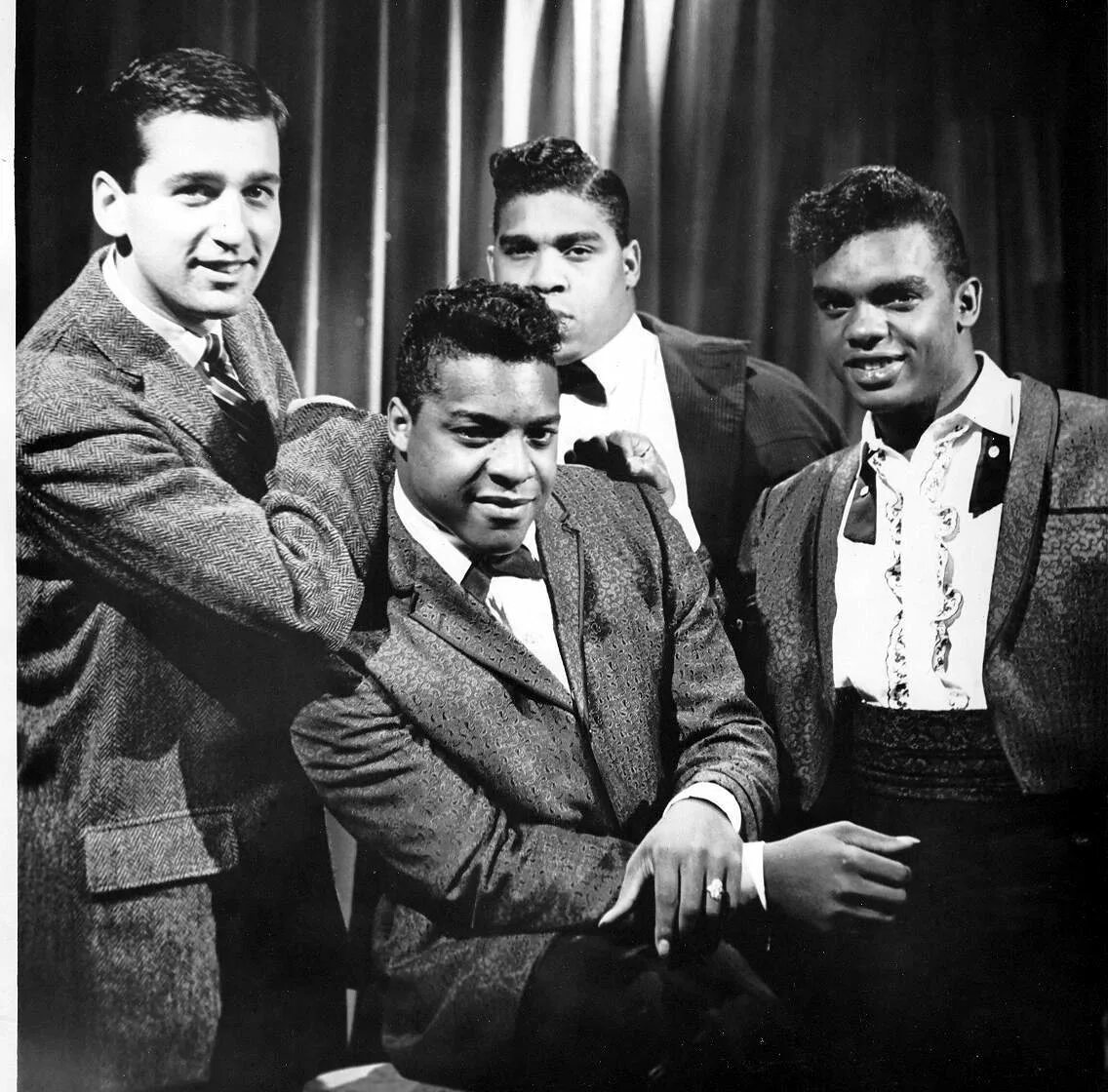 The Isley brothers. 3 + 3 The Isley brothers. The Isley brothers foto. А. Коул (1959).
