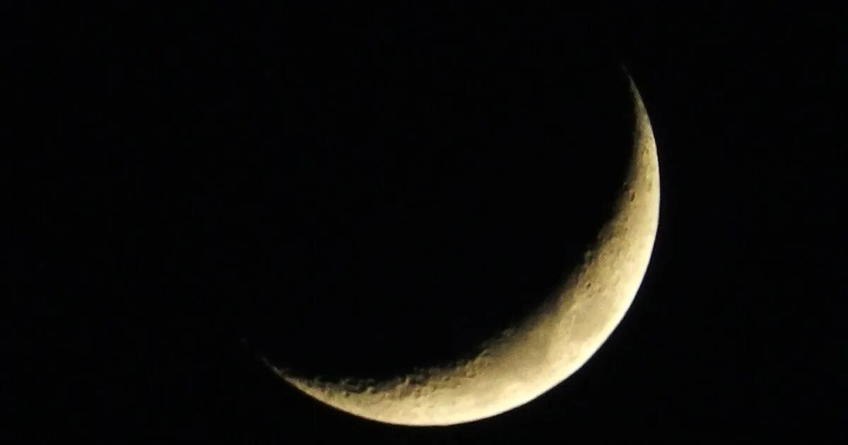Луна июль 21 года. Неомения Луны. Новолуние фото. Луна лежит горизонтально. Новолуние фото красивые.