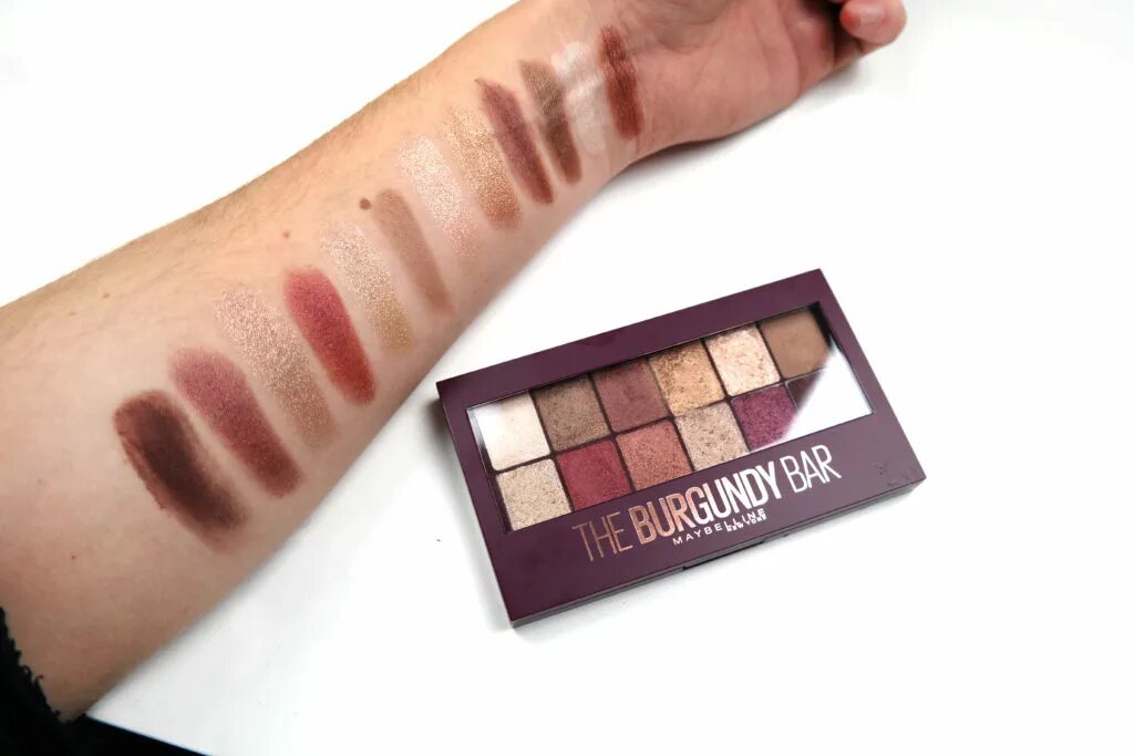 Maybelline burgundy brown. Мейбелин бургунди. Тушь мейбелин бургунди. Мейбелин коричневый бургунди.