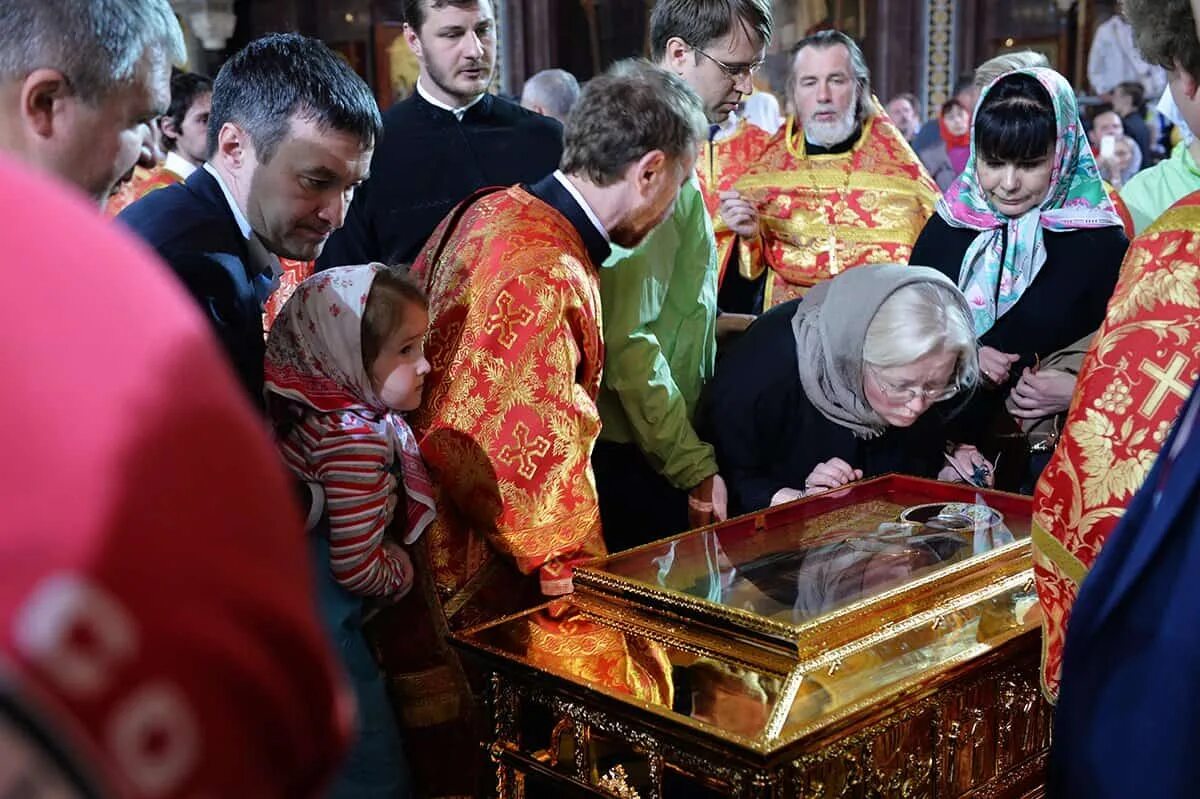 Мощи Святого Николая Чудотворца в Москве в храме Христа. Церковь мощи Николая Чудотворца. Мощи Николая в Москве храм Христа. Мощи Николая в Москве храм Христа очередь. Мощи николая чудотворца во владимире