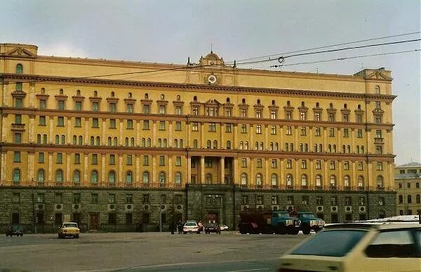 25 тц "наутилус". Г. Памятник на лубянской площади. Тц наутилус лубянка. Лубянка дом 1/3.