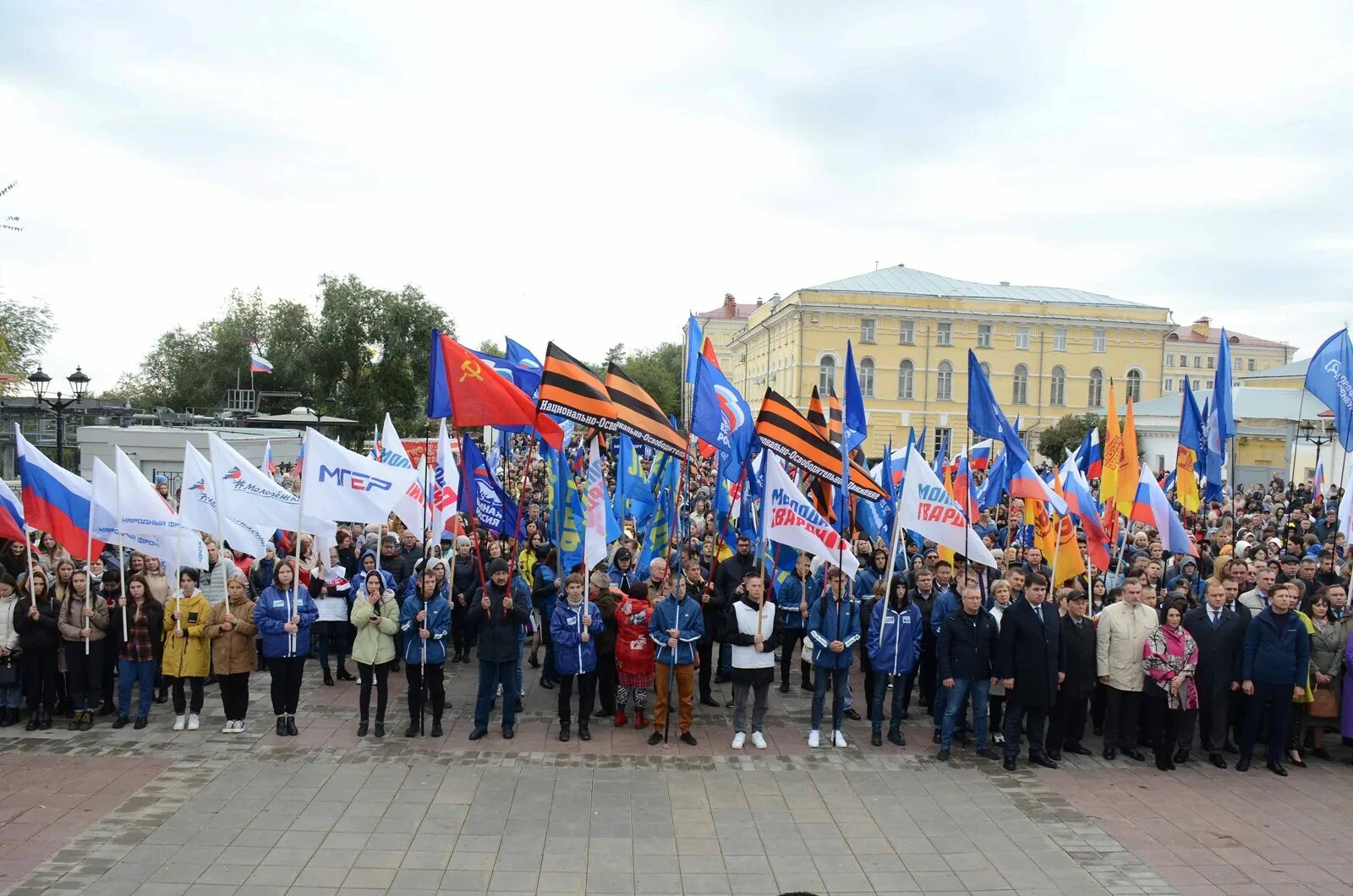 Поддержку референдума