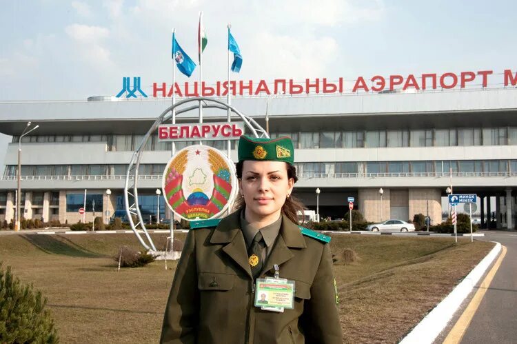 Российские пограничники в аэропорту звартноц