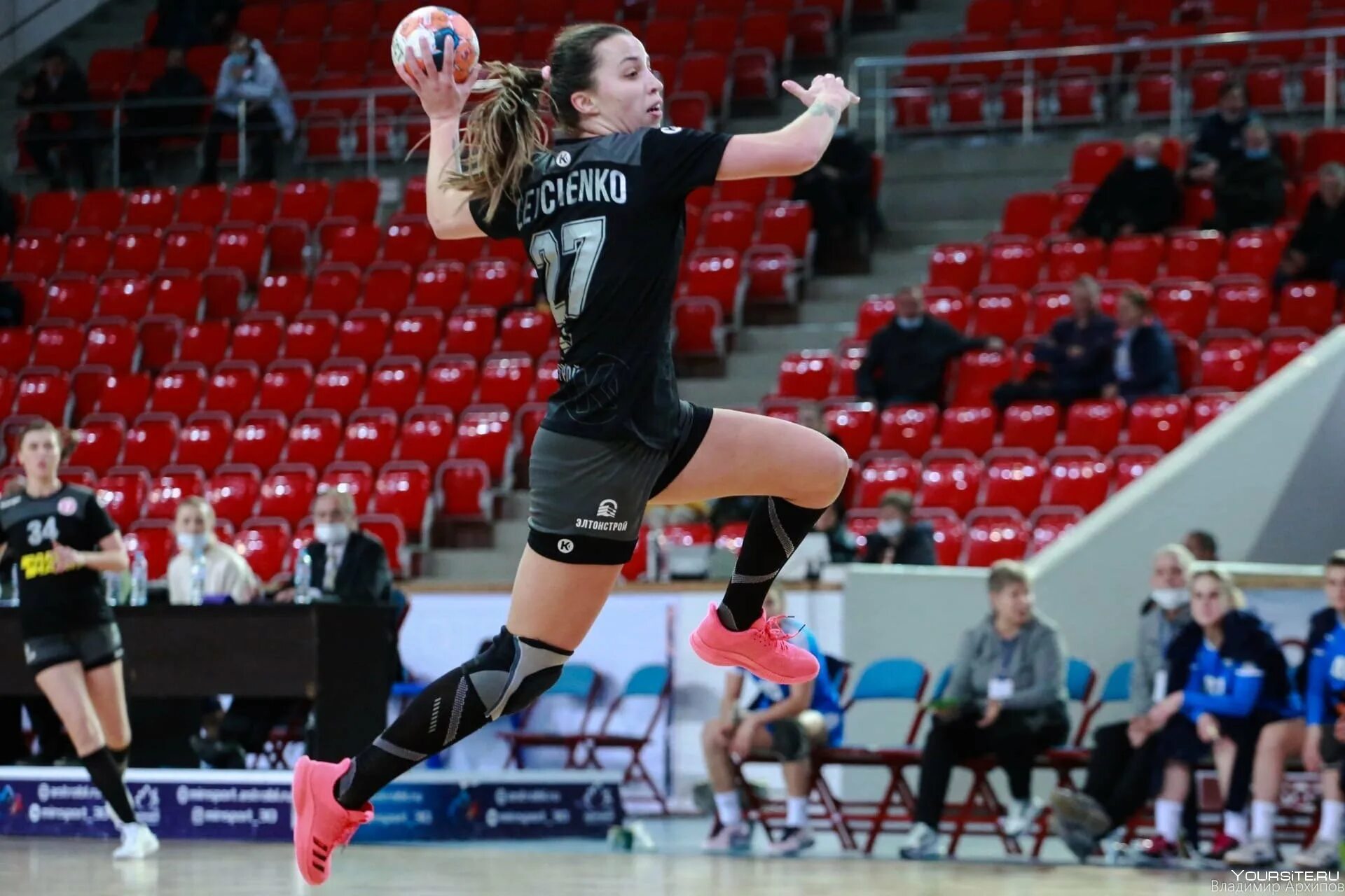 Ручной мяч. Ростов дон цска гандбол. Арена динамо гандбол. Астраханочка. Астраханочка синара.