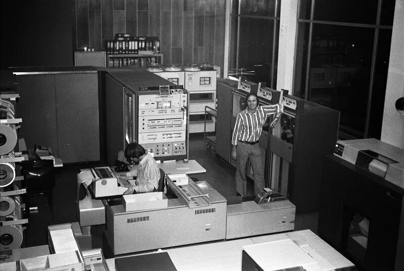 Поколение ibm. IBM 3 поколение. Третье поколение ЭВМ IBM 360. IBM 1 поколения. IBM 360 (США, фирма IBM).