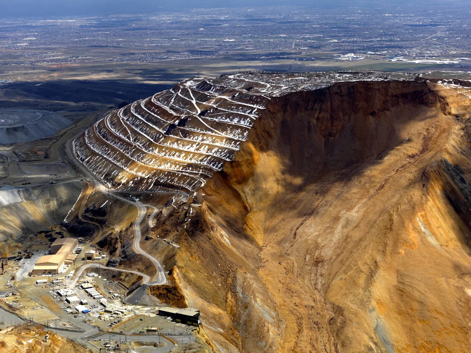 Шахта Бингем-каньон. Карьер Kennecott Bingham Canyon mine. Бингем-каньон США. Месторождения меди Бингем-каньон. США. Самый большой сток