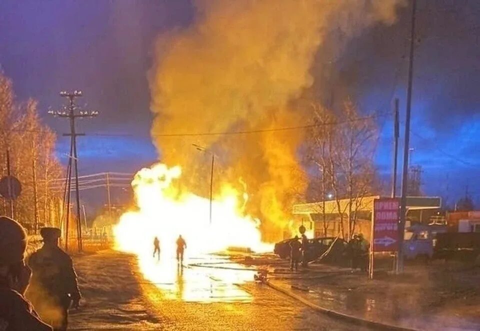 Красный яр пожар. Пожар в Сургуте. Пожары и взрывы. Ханты-Мансийск пожар. Огонь взрыв.