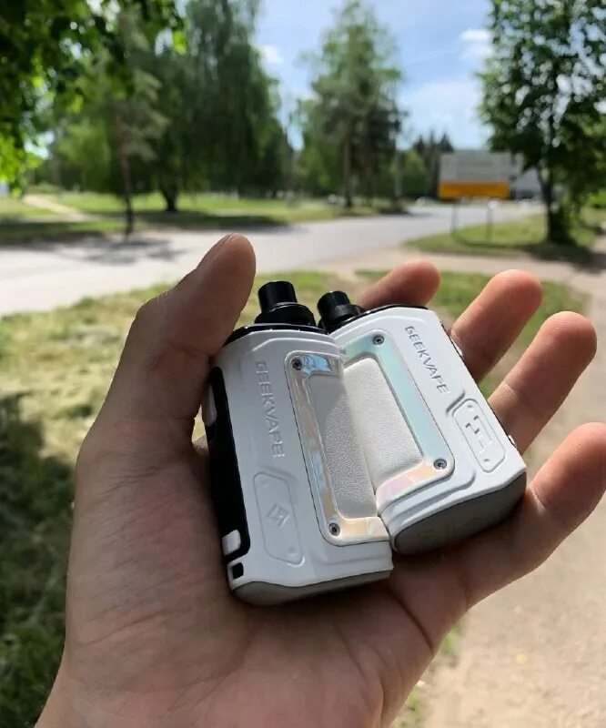 Аегис под. Аегис хиро 2 лимитированный. Аегис хиро vs hero 2. Аегис хиро 2 хрусталь. Аегис хиро 2 и аегис хиро 1.