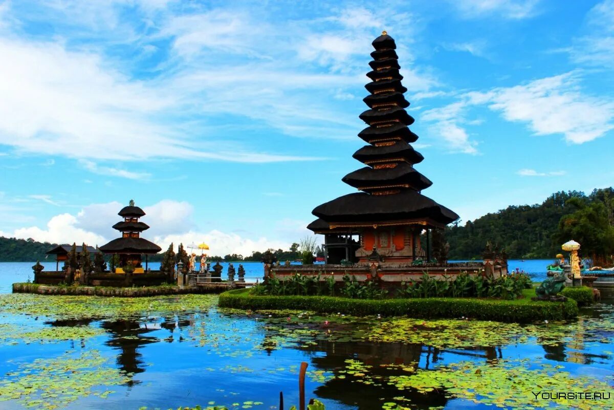 Бали через. Бали (остров в малайском архипелаге) достопримечательности. Индонезия Бали. Храм Пура улун дану. Бали (остров в малайском архипелаге) климат.