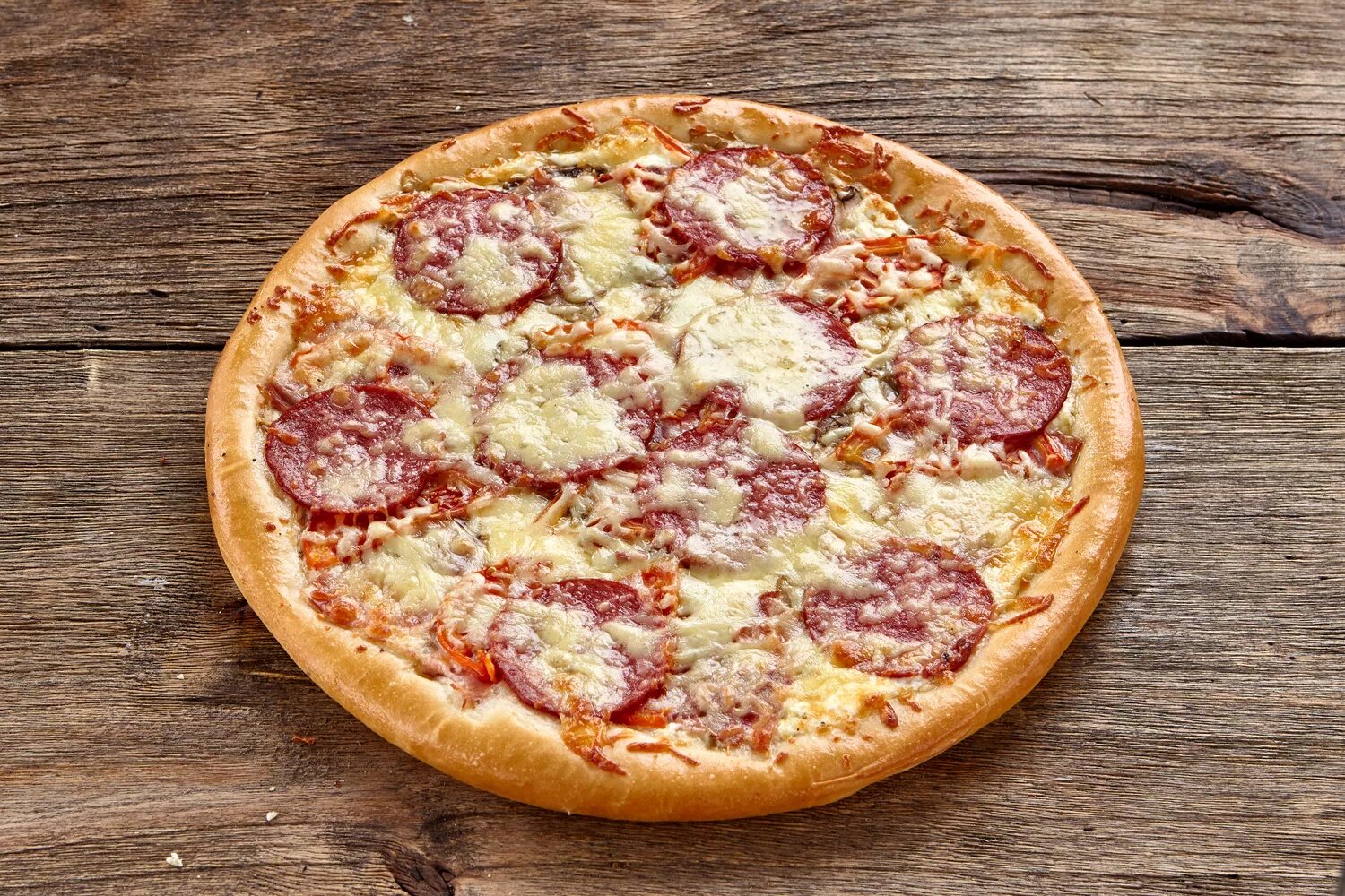 Пицца с колбасками. Пицца салями. Салями Пиканте пицца. Пицца с колбасой салями.