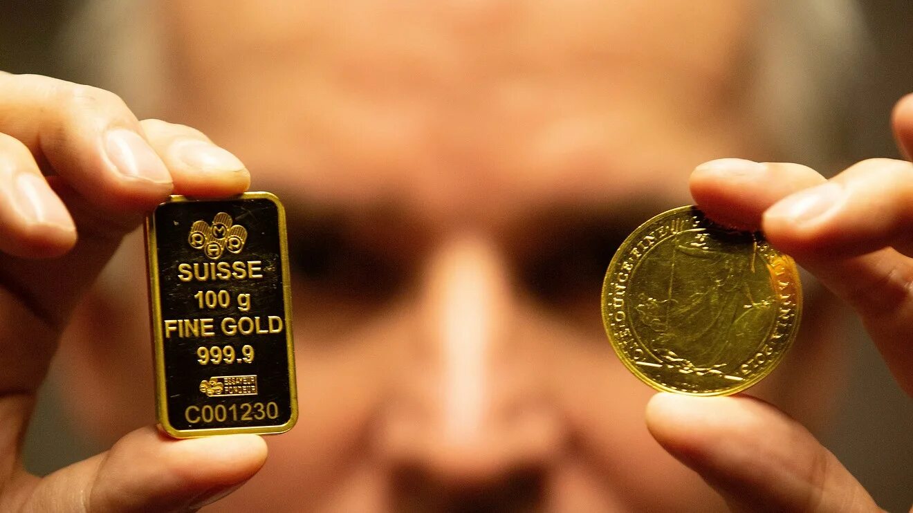 Цена золота за грамм в центробанке. Торги золотом на бирже. Золото торги. Золото фор. Золото дорожает.