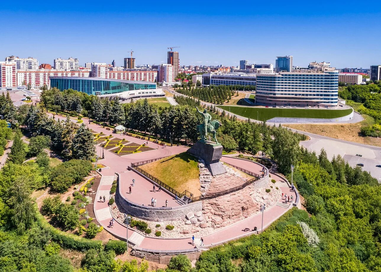 Где находится столица башкортостана. Башкирия город уфа. столица башкортостана уфа с высоты. центр уфы с высоты птичьего полета. площадь салавата юлаева в уфе вид сверху.