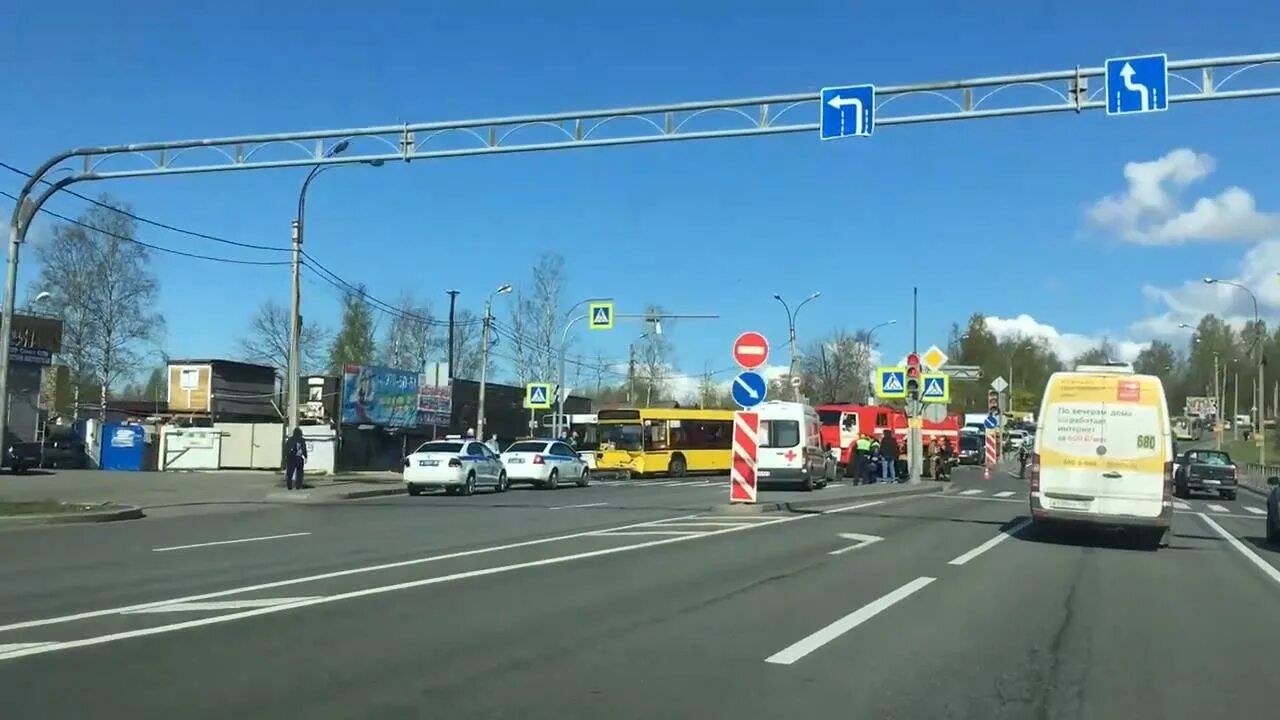 Город на выборгском шоссе. Лента Парголово. Пробка на Выборгском шоссе в Парголово. ДТП СПБ Выборгское шоссе. СПБ Выборгское шоссе Парголово.