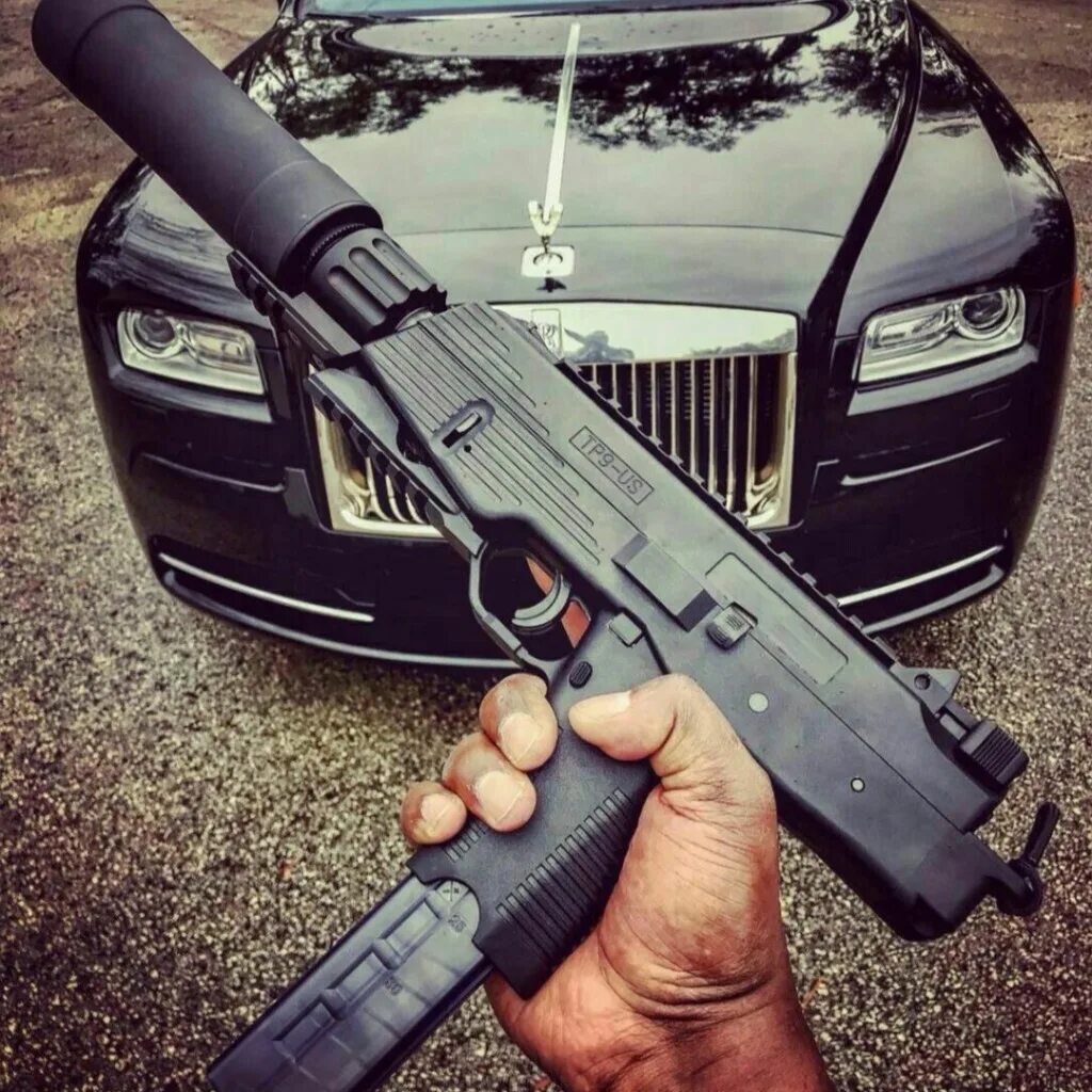 бандит с автоматом. парень в маске. арабы террористы трап. фото бандита в маске. бандит.