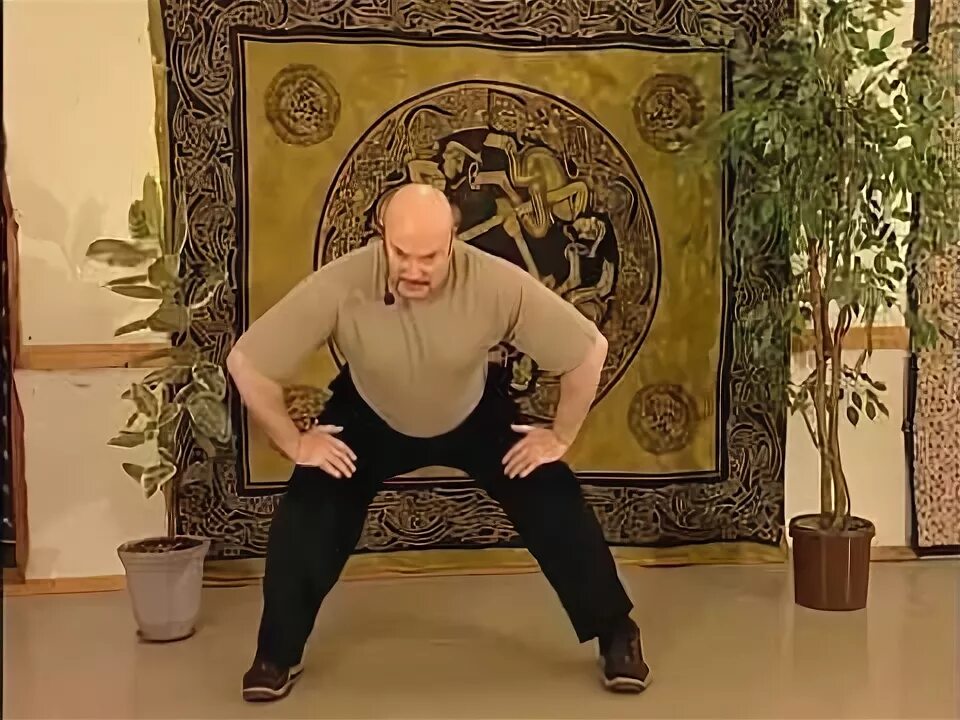 Гимнастика цигун видео. Тай цзи цюань. Китайская гимнастика цигун для начинающих для позвоночника. Ли холден цигун 15 мин утро комплекс. Тайцзицюань (тай чи).