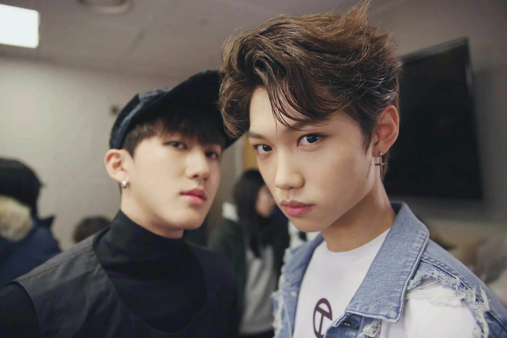 Сколько лет феликсу из stray kids 2025. Stray kids чанбин и феликс. джисон феликс чанбин. минхо чанбин феликс. чанбин и чонин.