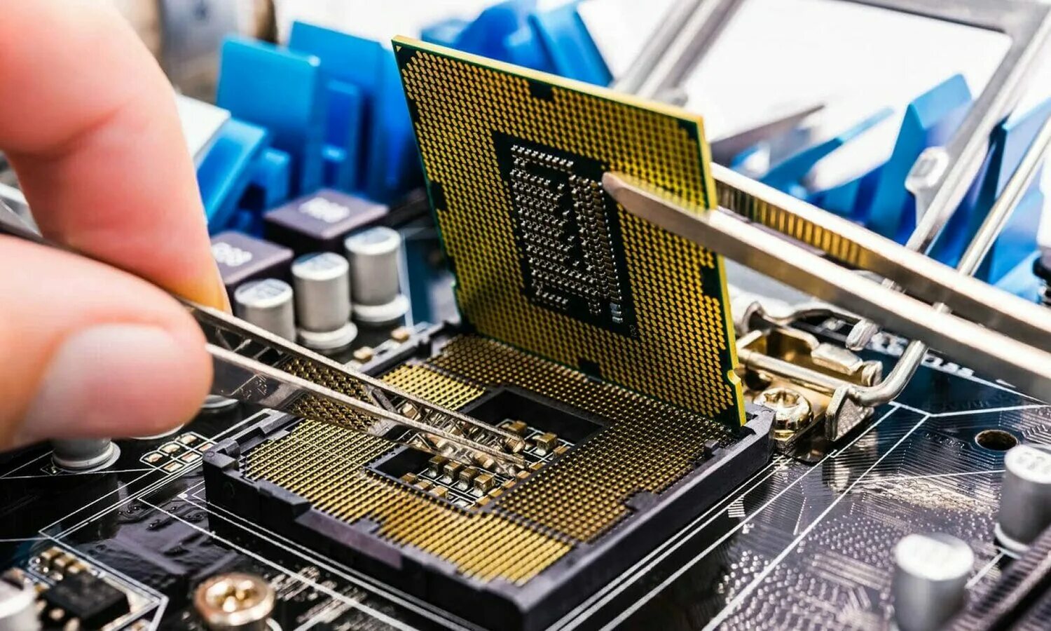 ремонт компьютеров и ноутбуков. ремонт компьютеров. техобслуживание компьютера. ремонт пк. компьютер мастер.