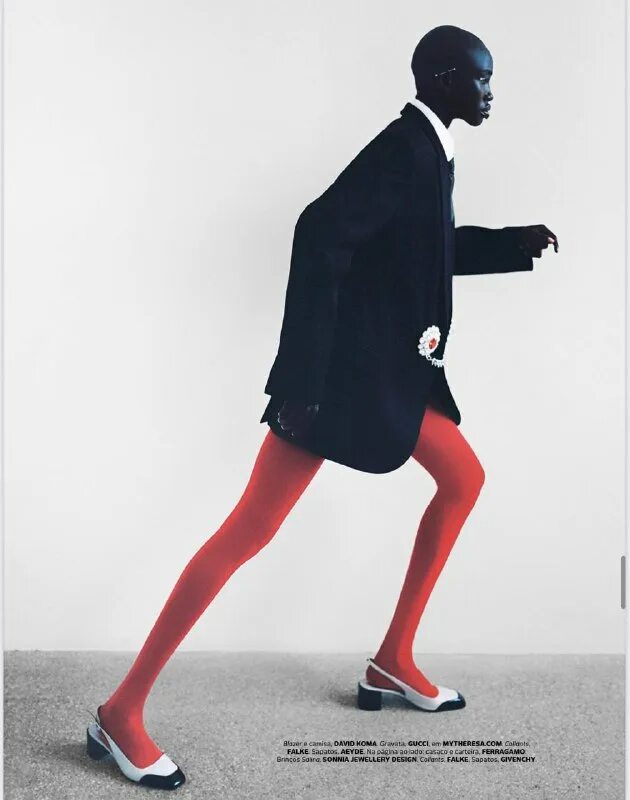 цветные колготки реклама. белла хадид трусы. красные колготки тренд 2023. цветные колготки в образе модном. красные колготки тренд 2023.