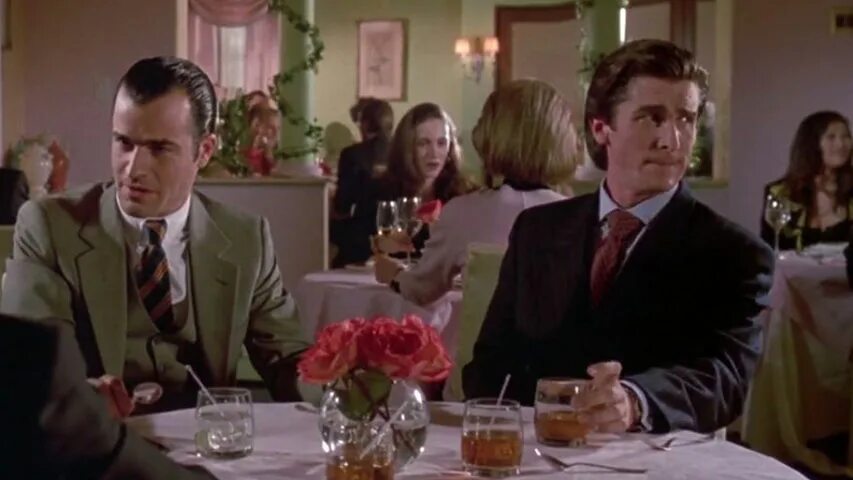 Патрик бейтман пьёт морс. Пьющий психопат. Патрик бейтман. Псих пит арт. Пол аллен американ психо.