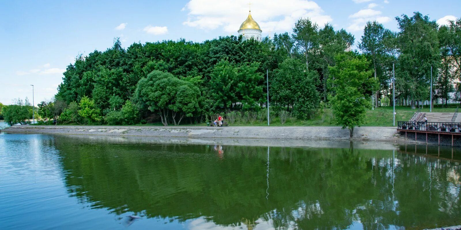 Площадь западного троекуровского пруда. Центральный парк Солнцево. Центральный пруд Солнцево. Большой Очаковский пруд и парк. Парк 50 летия Муром пруд.