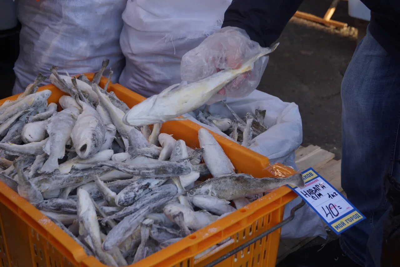 Купи рыбу сайт. Сахалин рыба. Рыбный рынок в Корсакове. Рыба Сахалин ярмарка. Рыбный рынок Сахалин.