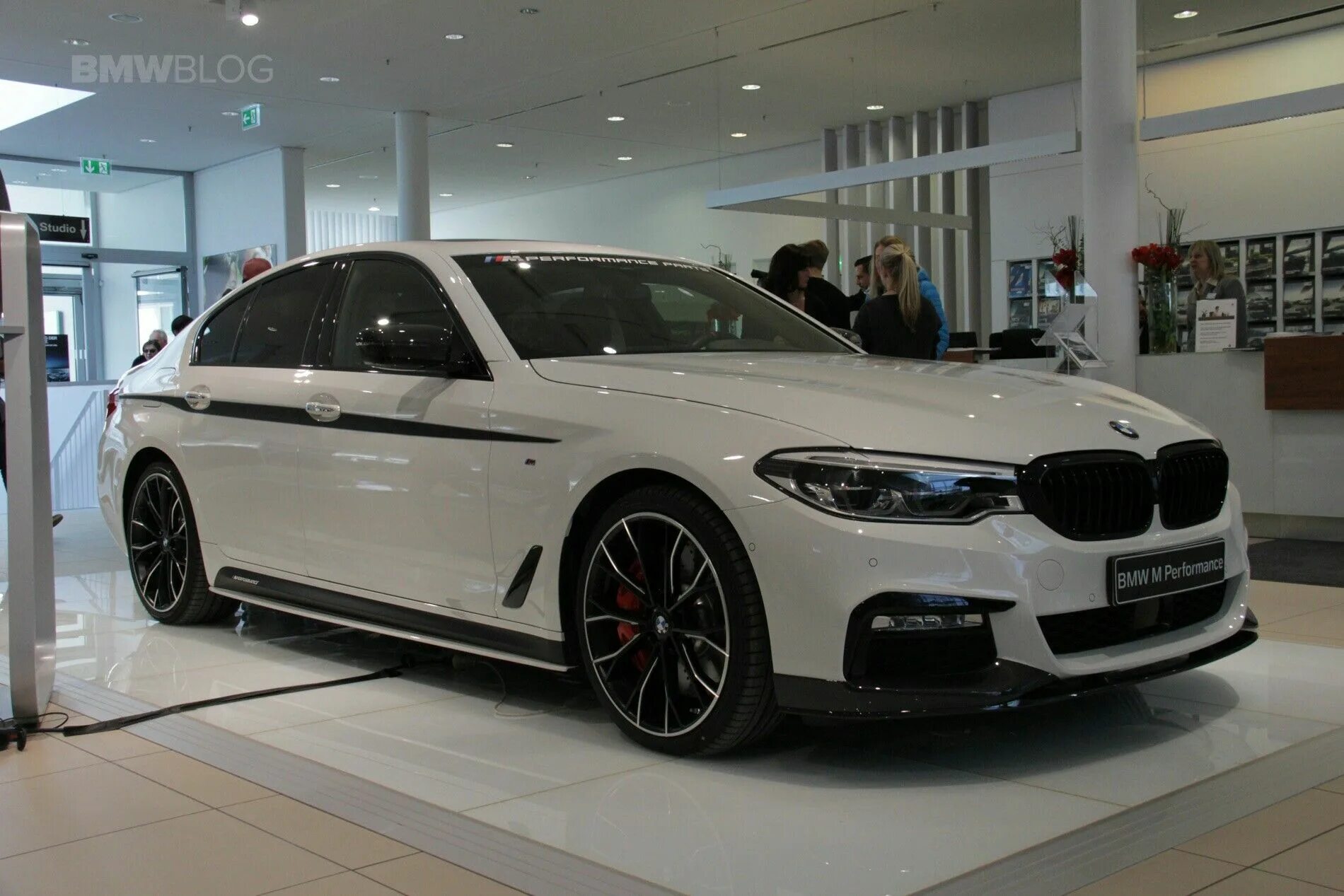 Bmw g30 m. BMW 5 g30 m Performance. БМВ 5 M Performance g30. BMW 540i g30 m Performance. BMW 530d m Performance.