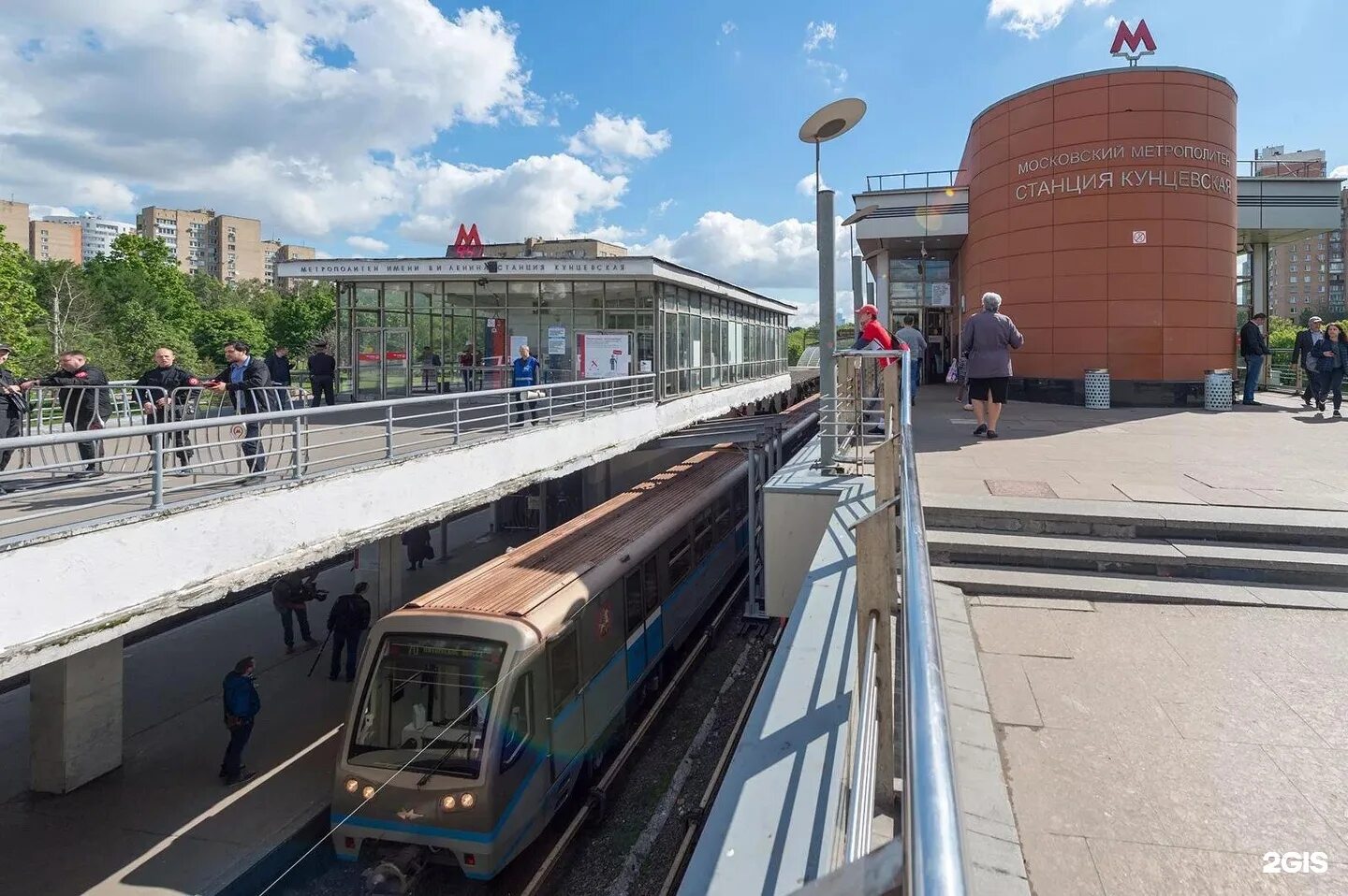 Филевская арбатско покровская. Станция метро Кунцевская Филевская линия. Станция метро Кунцевская Арбатско-Покровская линия. Станция Кунцевская Филевской линии. Станция метро Кунцевская Филёвской.