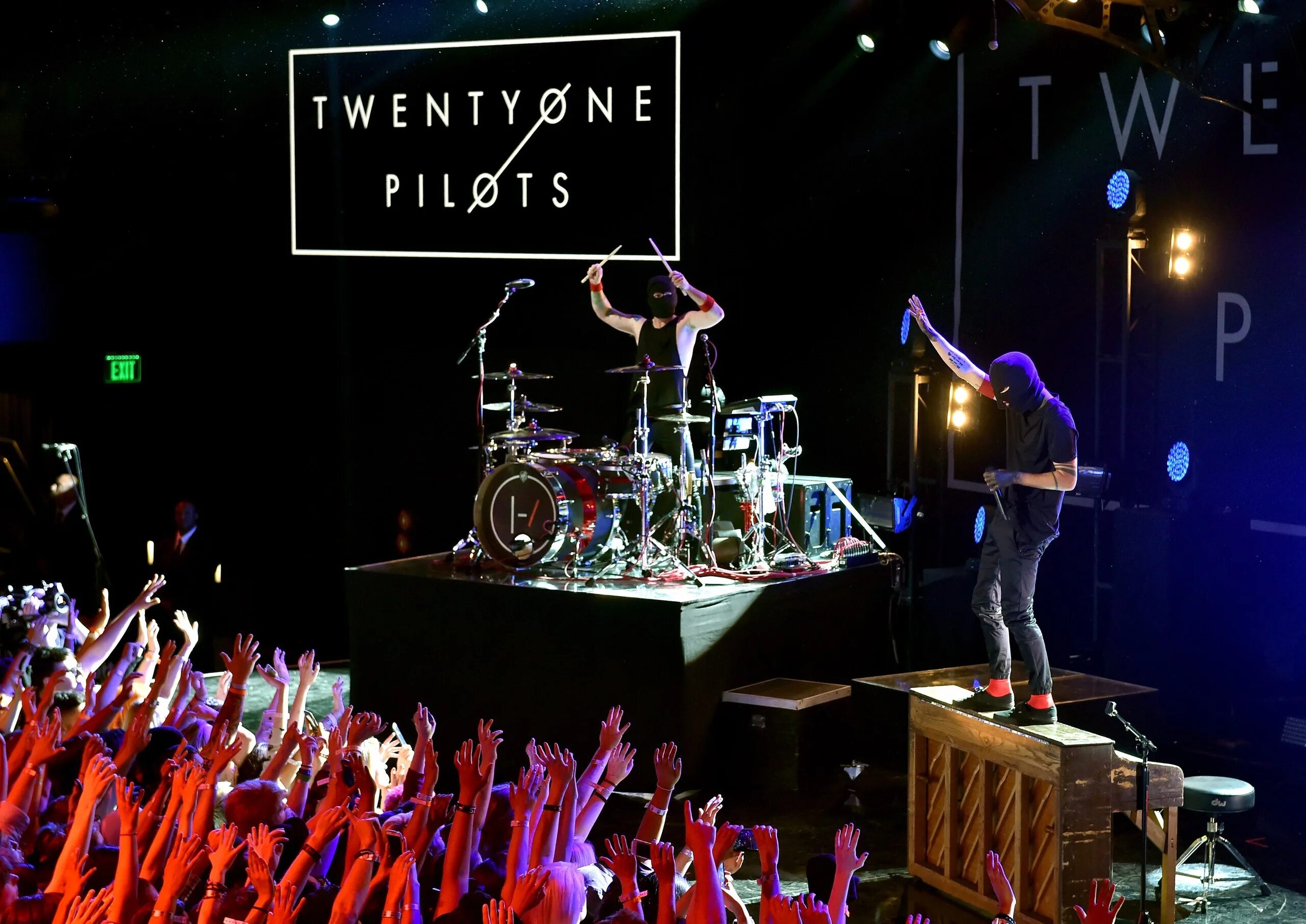 Концерты развлечения. Twenty one Pilots 2018. Hometown twenty one Pilots. Twenty one hometown Music-Hall.