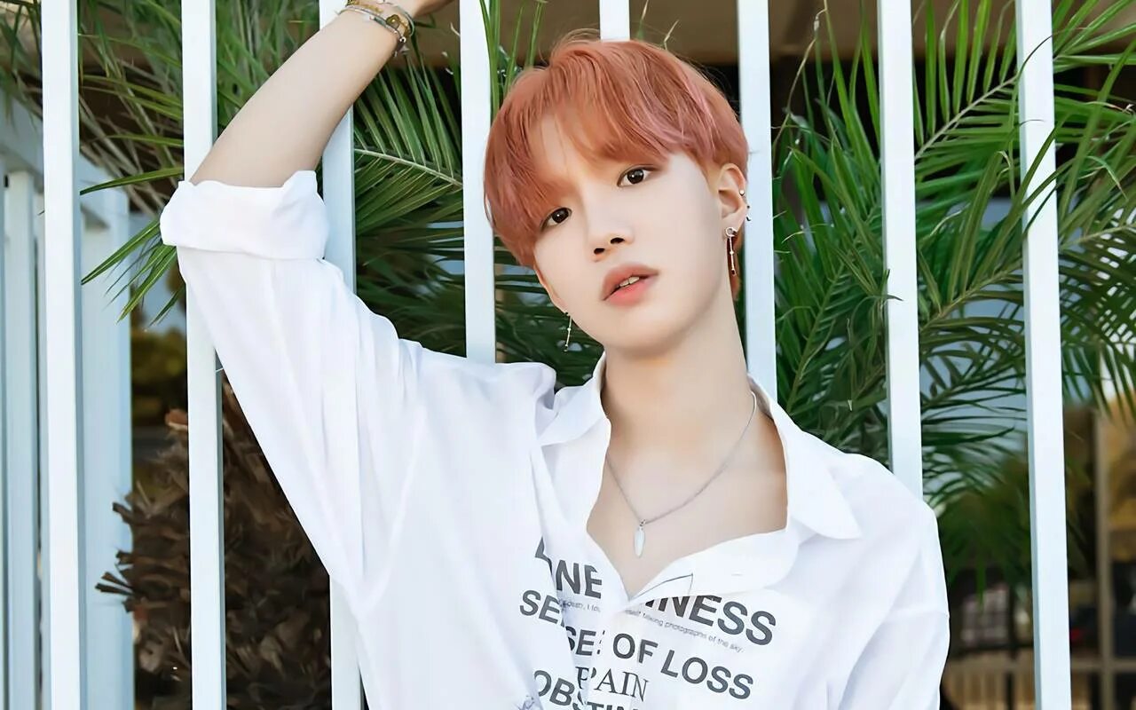 Ab6ix Ёнмин. Youngmin из ab6ix. Ab6ix участники Енмин. Мин ис