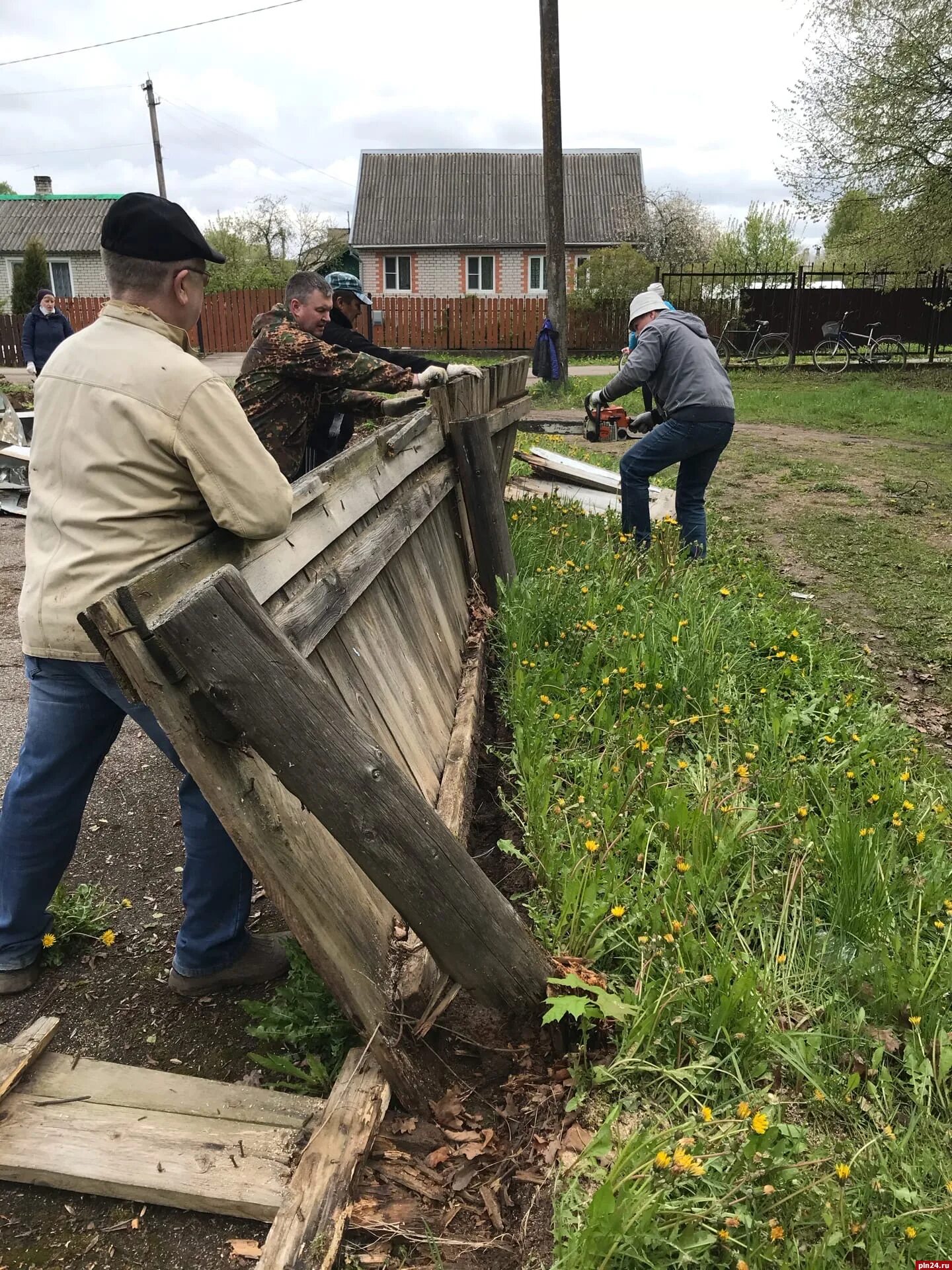 Говорит новоржев. Судовицкий канал Новоржевский район. Г Новоржев Псковской области. Демонтаж коробки хоккейной. Подслушано Новоржев.