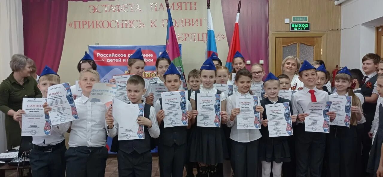 Линейка посвящения в движение первых. Линейка посвящения в движение первых. Гимназия 1521. Линейка посвящения в движение первых. Линейка посвящения в движение первых.