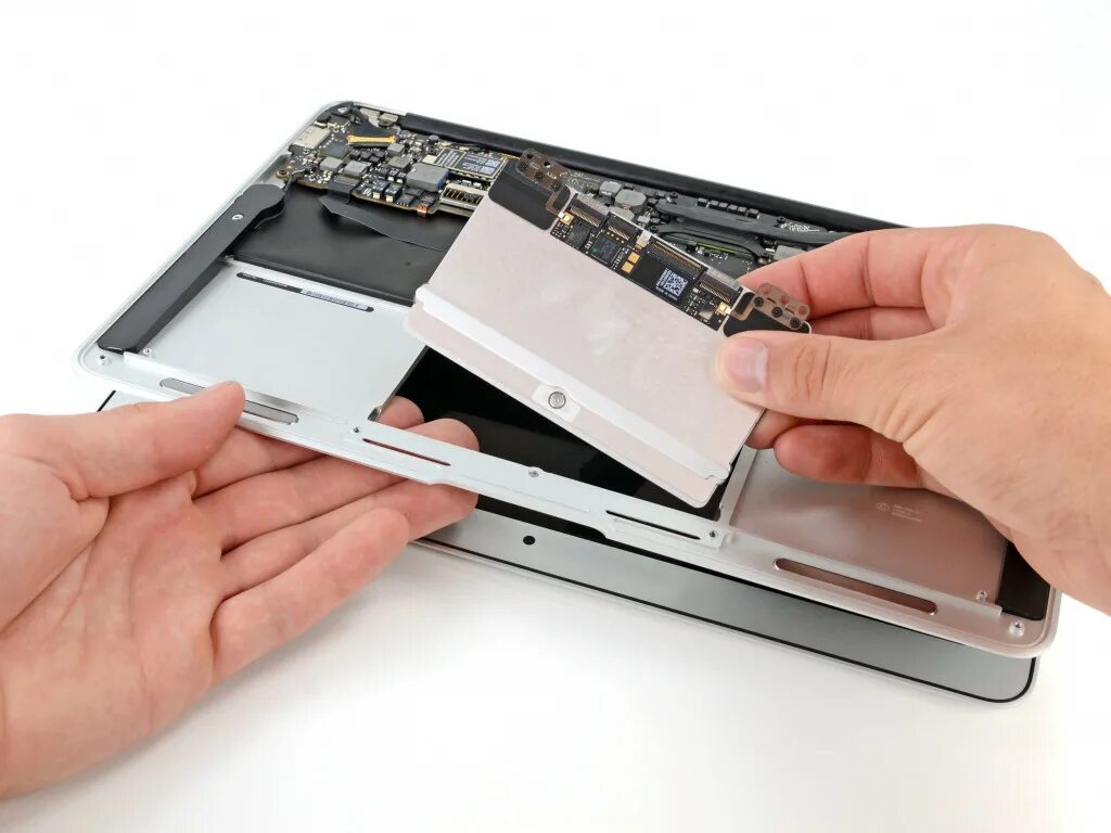 Замена. Тачпад MACBOOK Air 2010. MACBOOK Air 11 2013 IFIXIT. Макбук Air 2012 трекпад. Замена тачпада на ноутбуке.